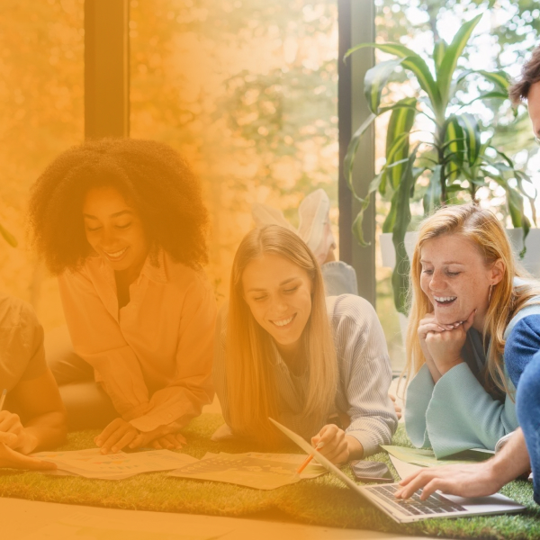 Mobiele header ROC Midden Nederland leerlingen aan het samenwerken